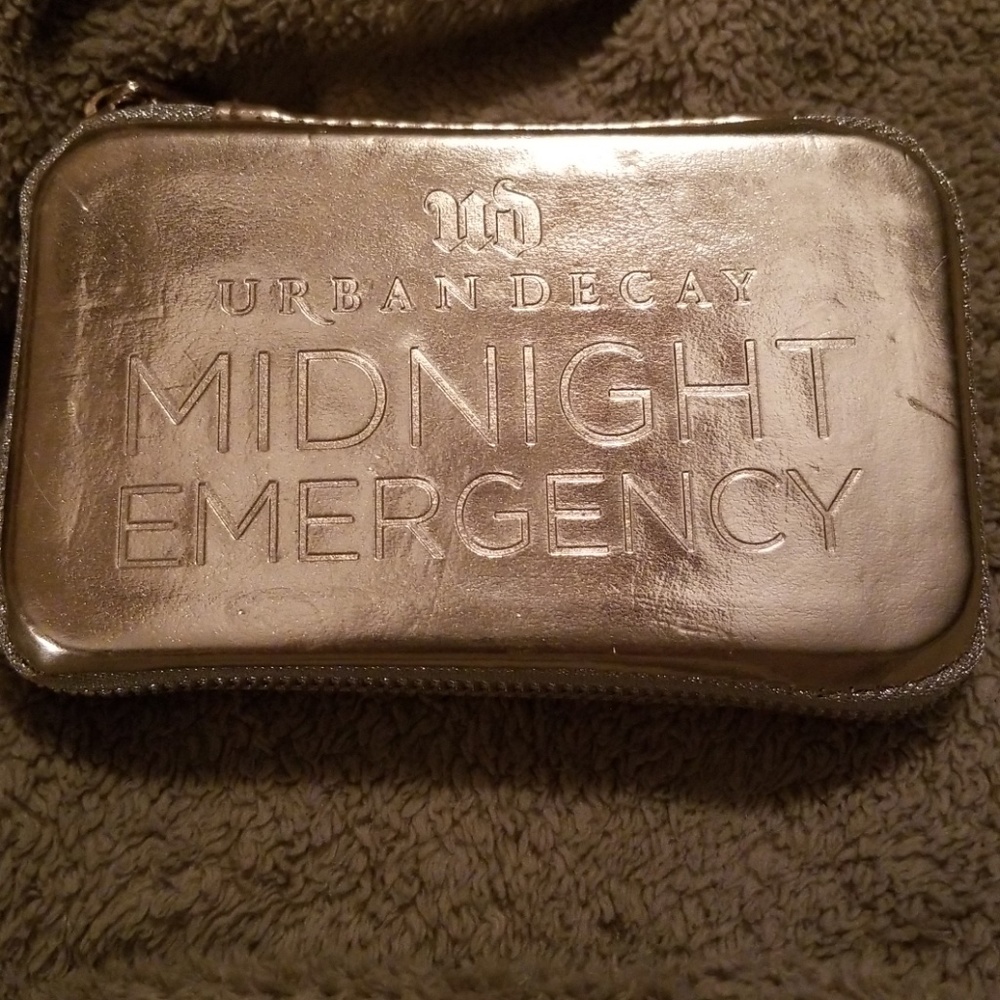 Urban Decay Midnight Emergency